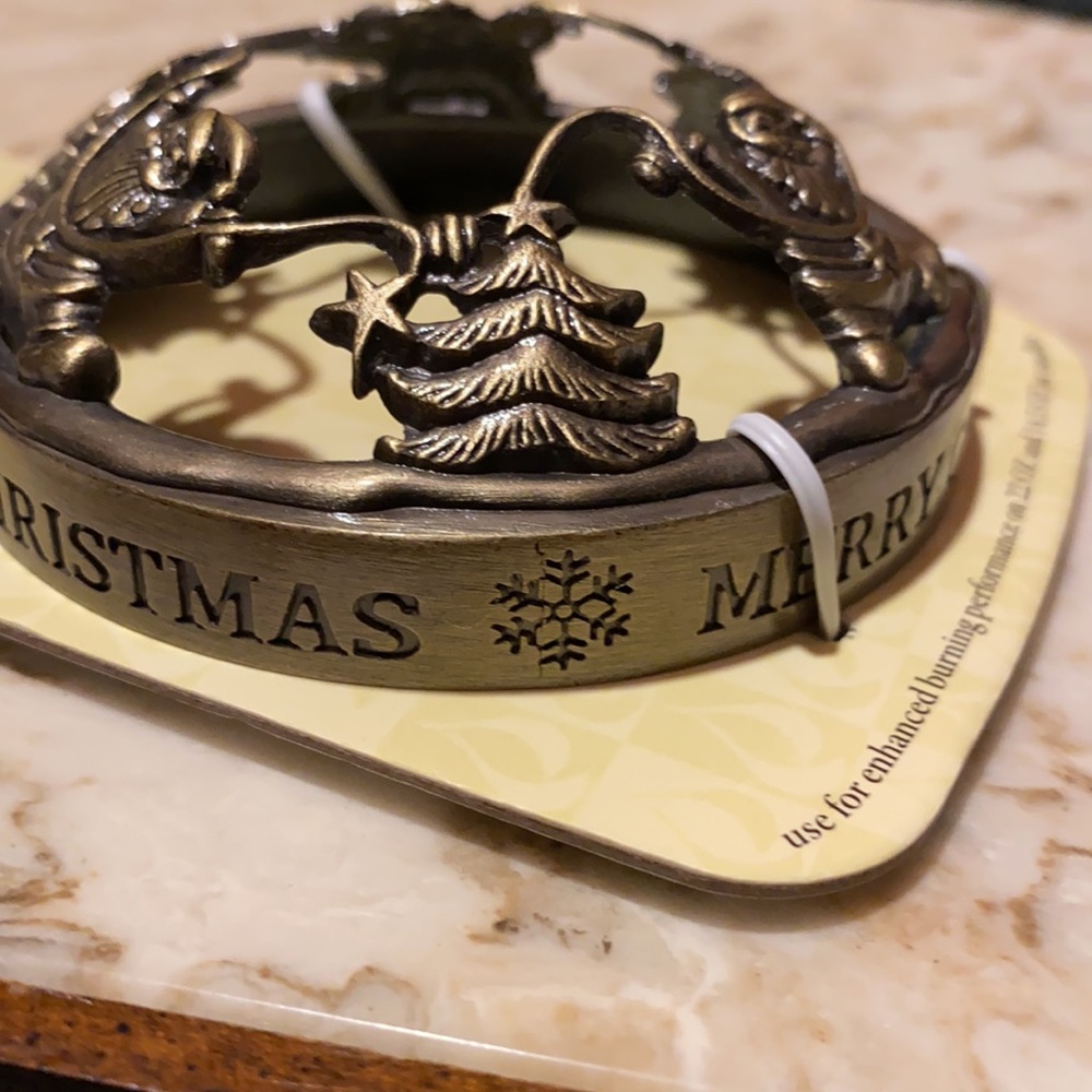 Yankee Candle Illuma Lid jar candle accessory. Merry Christmas written on side - Picture 4 of 13
